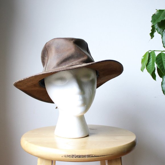 Vintage Accessories - • the vtg leather traveling hat